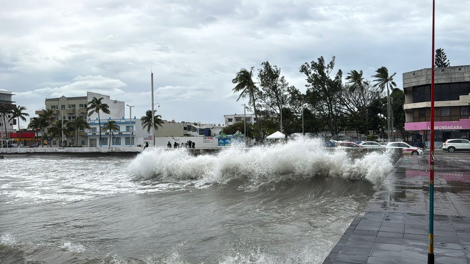 Evento de norte en Veracruz con fuertes rachas de viento y oleaje elevado en la zona costera