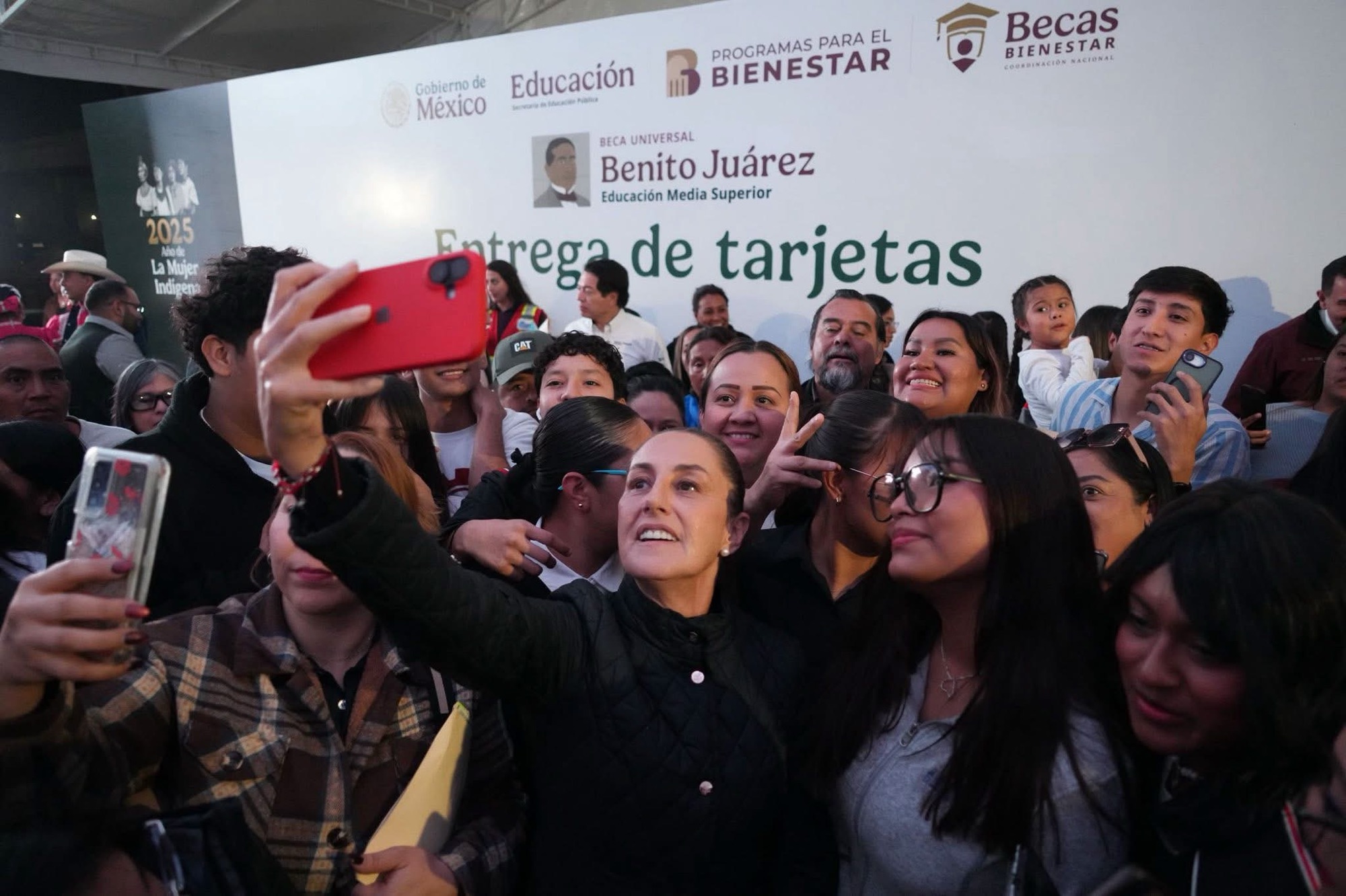 Claudia Sheinbaum anuncia visita a Veracruz para conferencia matutina del pueblo.